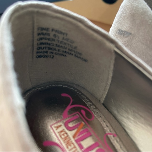 Kenneth Cole Pointed Wedge Heel - Picture 2 of 5